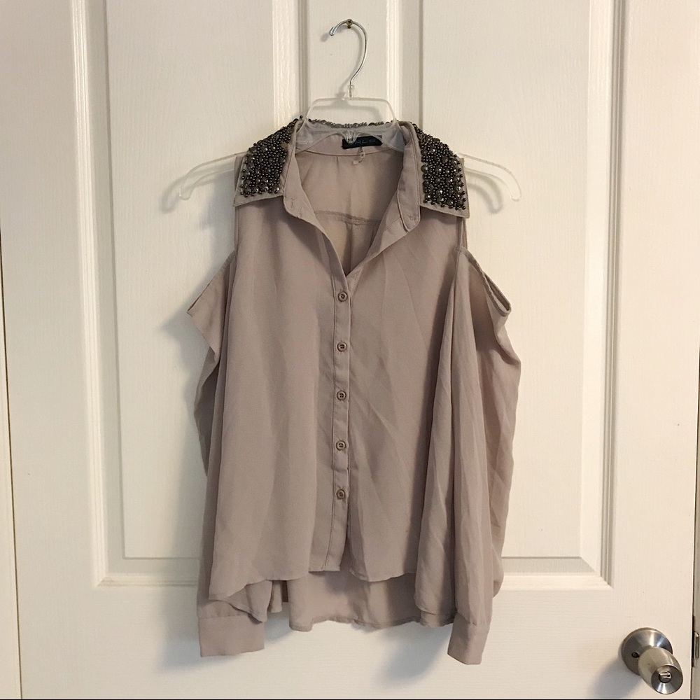 Cute open shoulder top with collar embellishments